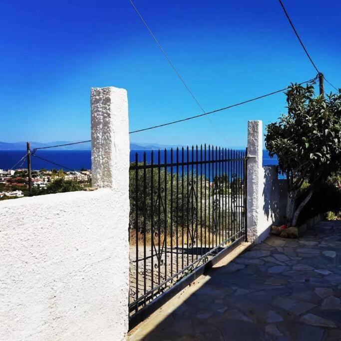 House Anatoli, Big Veranda With View, 11 Km To Airport Holiday home