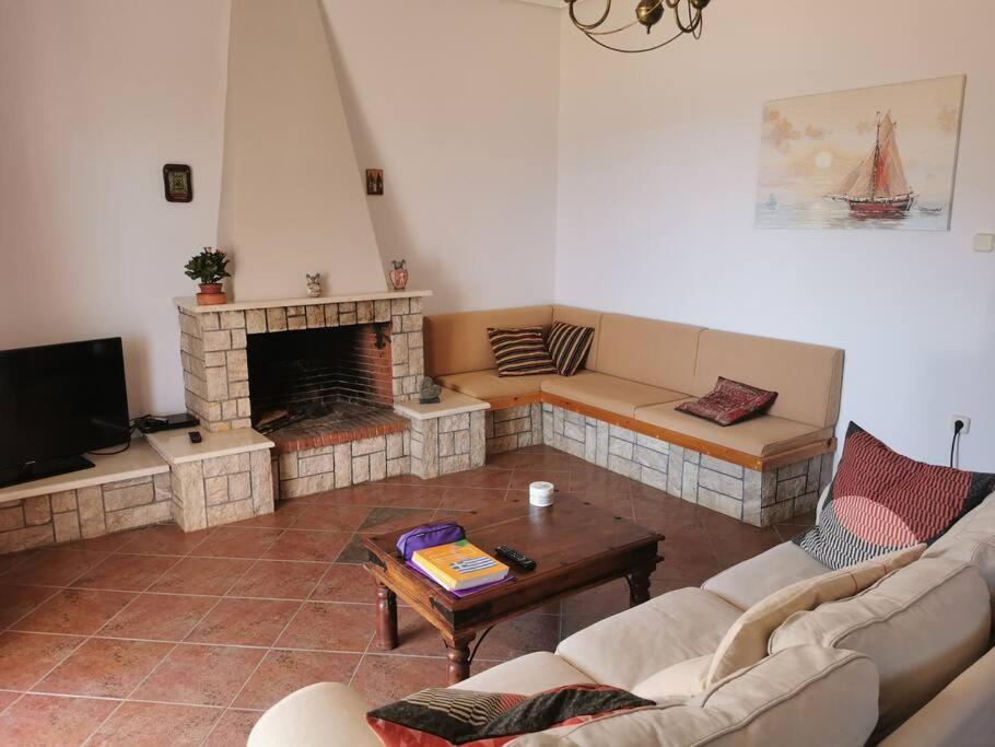 House Anatoli, Big Veranda With View, 11 Km To Airport Holiday home *